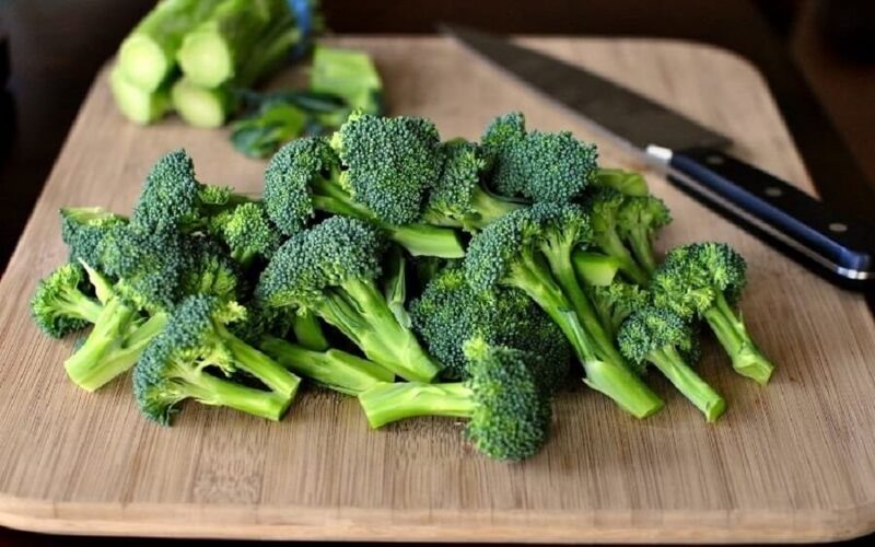100g súp lơ xanh luộc bao nhiêu calo? Lưu ý quan trọng khi ăn để giảm cân